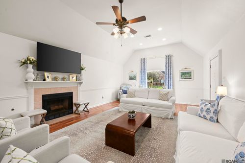 18544 Lake Iris Ave, Baton Rouge, LA, 70817-7582 | Card Image