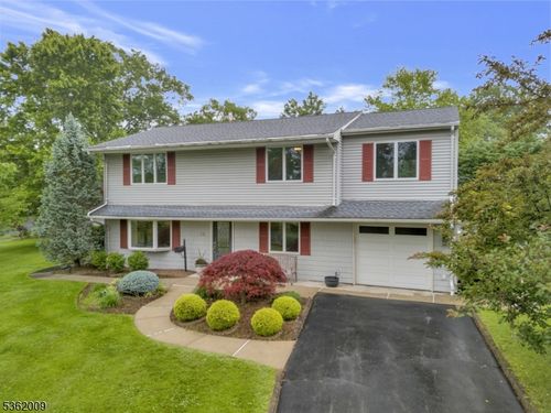16 Russett Rd, KENDALL PARK, NJ, 08824-1431 | Card Image