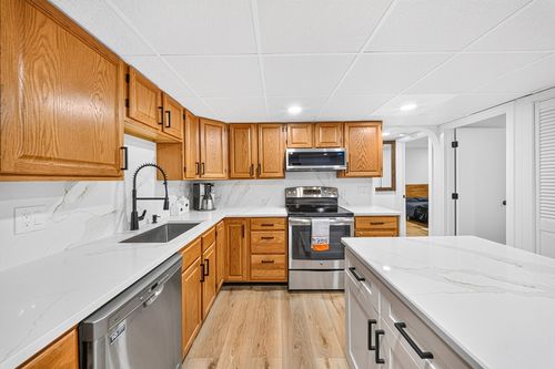 22-11 Shadowbrook Ln, Milford, MA, 01757-1137 | Card Image
