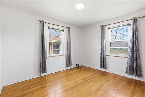 8144 Kildare Ave, Skokie, IL, 60076-3210 | Card Image