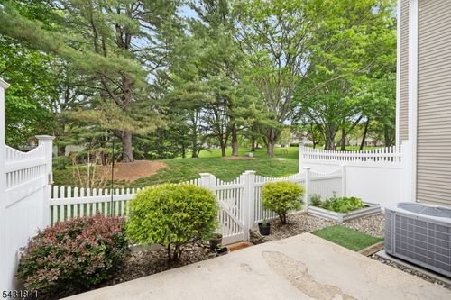 33 Crestmont Rd, Bedminster, NJ, 07921-1433 | Card Image