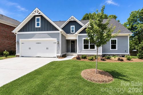 1061 The Glen St, Statesville, NC, 28677-3231 | Card Image