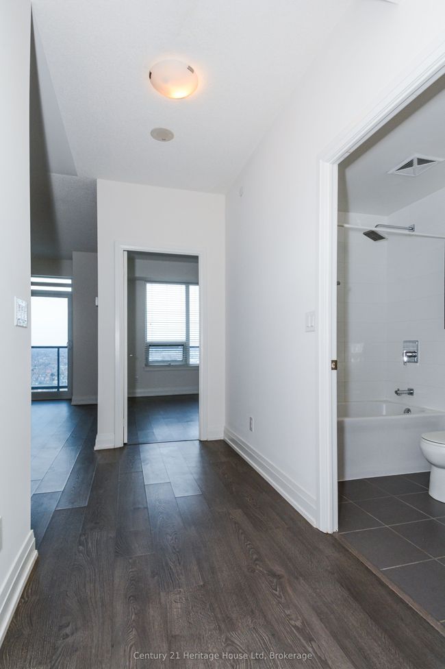 2304 - 3600 Highway 7, Condo with 1 bedrooms, 1 bathrooms and 1 parking in Vaughan ON | Image 8