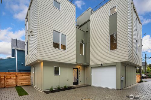 b-806 34th Avenue, Seattle, WA, 98122 | Card Image