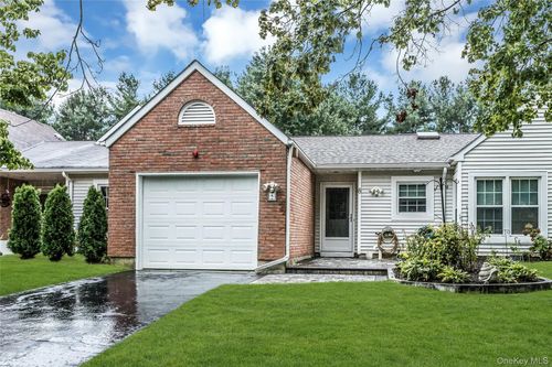 8 Chippendale Dr, Mount Sinai, NY, 11766-2604 | Card Image