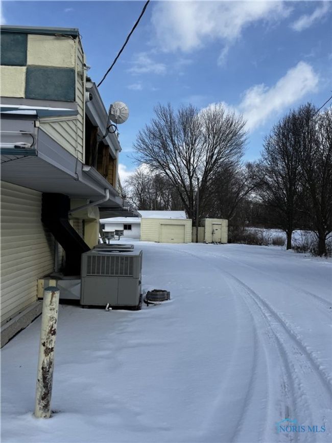 backside garage and walk-in freezer | Image 10
