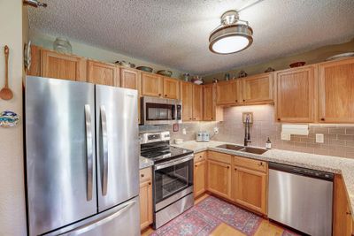 124 - 1321 Lake Drive W, Condo with 2 bedrooms, 2 bathrooms and null parking in Chanhassen MN | Image 3