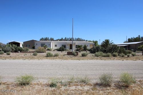 6578 Elder Ave, Rosamond, CA, 93560-7561 | Card Image