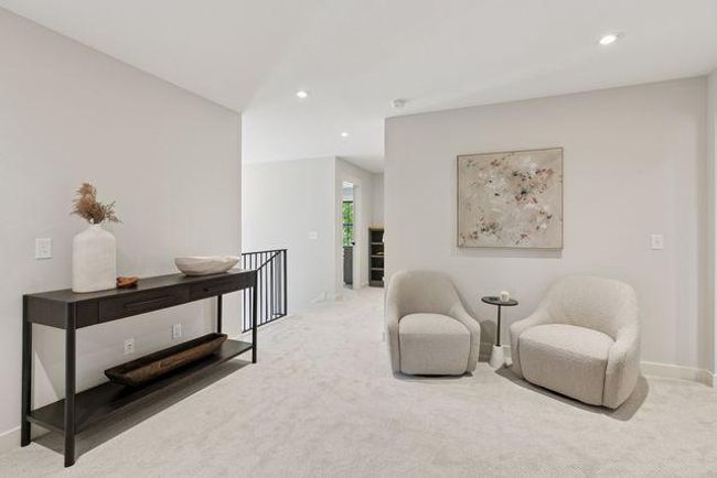 Upper level loft area | Image 38