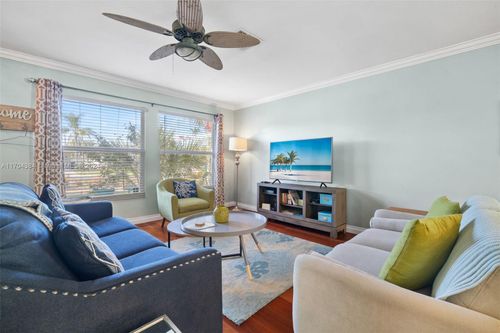 573 108th Ave N, NAPLES, FL, 34108-1862 | Card Image