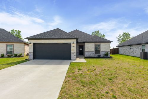 8908 Kiowa Dr, Greenville, TX, 75402-2813 | Card Image