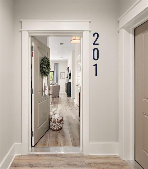 201-124 Court St, Bay St. Louis, MS, 39520-4588 | Card Image
