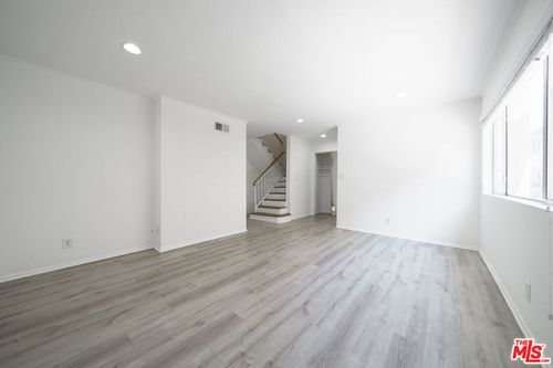 unit-79x-7631 Reseda Blvd, Reseda, CA, 91335-2878 | Card Image