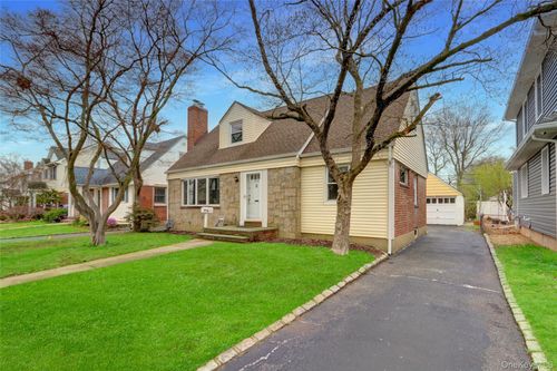 892 Bryant Ave, New Hyde Park, NY, 11040-3854 | Card Image