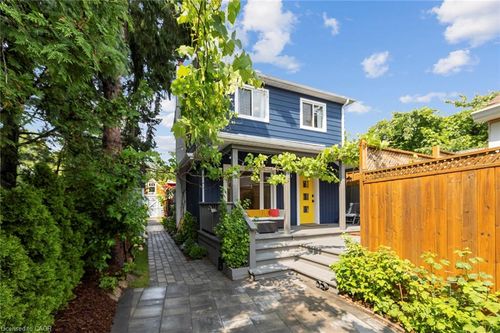 16 Lochearne St, Hamilton, ON, L8R1V8 | Card Image