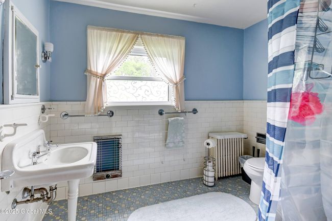 2nd Floor Main Full Bath | Image 69