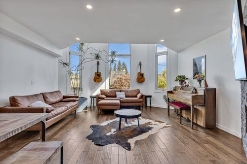 2033 21 Ave Sw, Calgary, AB, T2T0N8 | Card Image