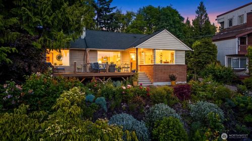 9326 California Ave Sw, Seattle, WA, 98136-2821 | Card Image