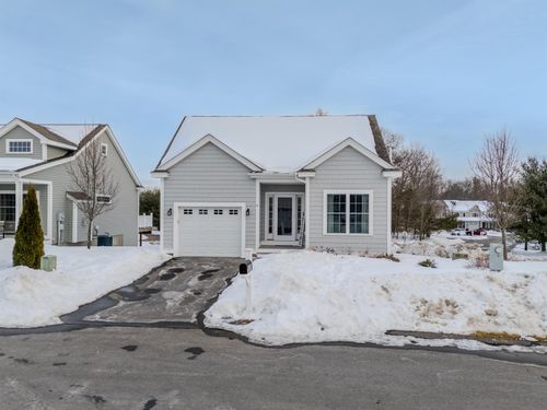 4 Crown Point Circle, Merrimack, NH, 03054 | Card Image