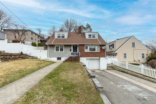 5 Cross Hill Ave, Yonkers, NY, 10703-1405 | Card Image