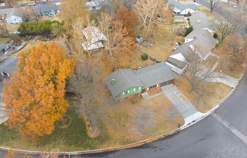 6220 Perryton St, Bel Aire, KS, 67220-1921 | Card Image