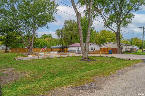 613 S 2nd St, San Jose, IL, 62682-6146 | Card Image