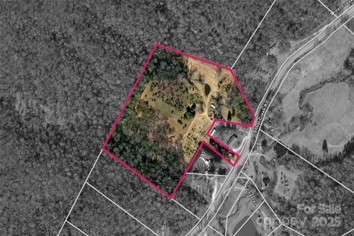1557 Shoal Creek Rd, Balsam Grove, NC, 28708-9668 | Card Image