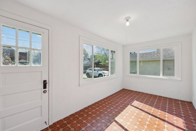 Imagine sitting in this sunny, east facing room enjoying your morning coffee. | Image 9