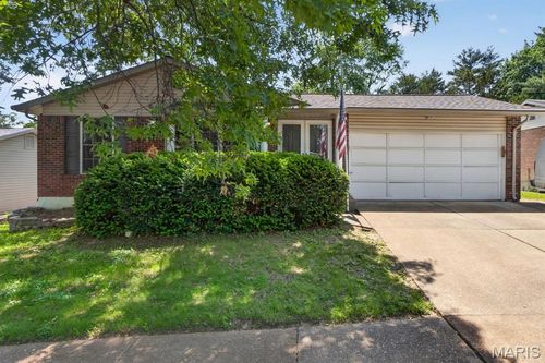 2718 Chalet Hill Dr, Saint Louis, MO, 63129-4204 | Card Image