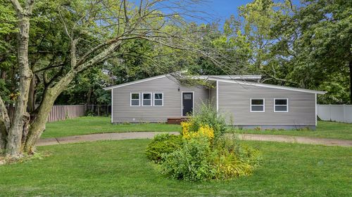 9 Holt St, Amityville, NY, 11701-1105 | Card Image