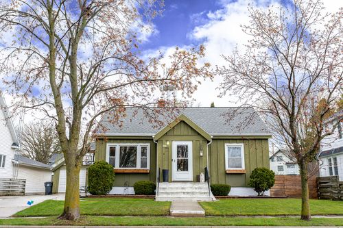 509 Jackson St, Mishicot, WI, 54228-9762 | Card Image