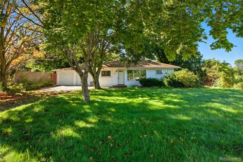 8620 Milan Oakville Rd, Milan, MI, 48160-9017 | Card Image