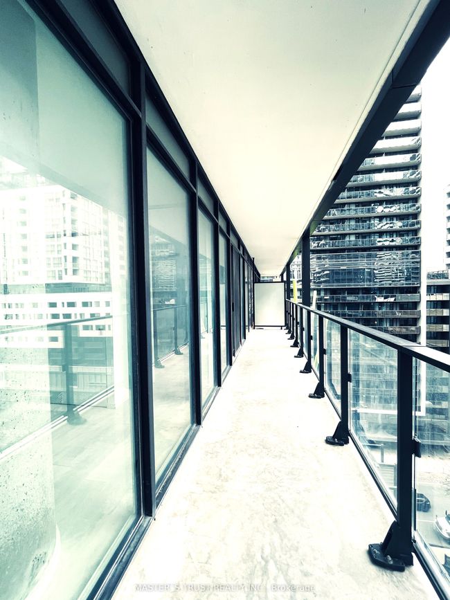 809 - 125 Peter St, Condo with 2 bedrooms, 1 bathrooms and 1 parking in Toronto ON | Image 30