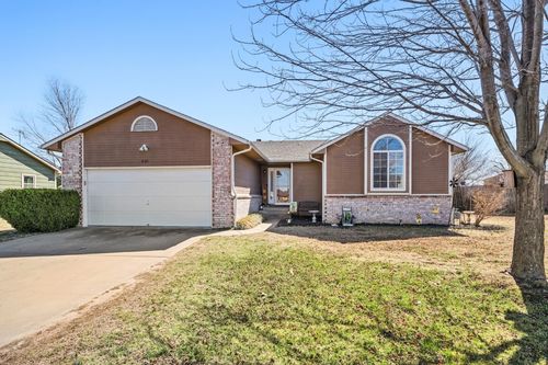 631 N Rolling Hills Dr, Clearwater, KS, 67026-8703 | Card Image