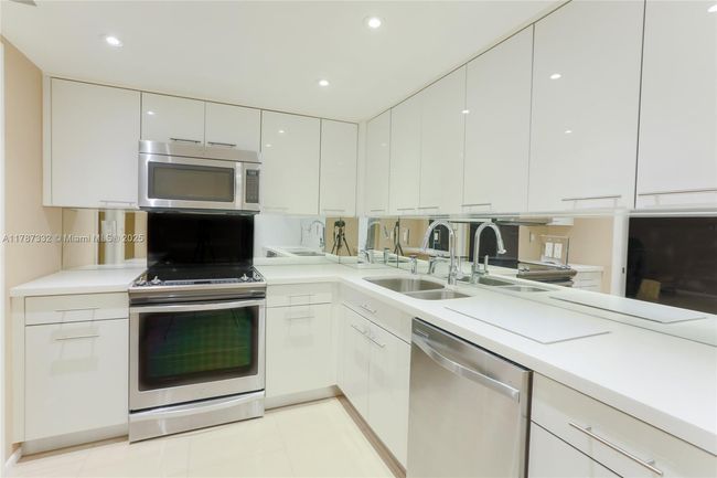APT-510 - 1000 Quayside Ter, Condo with 2 bedrooms, 2 bathrooms and null parking in Miami FL | Image 9