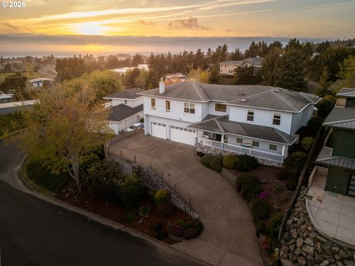 1015 Ne 7th Dr, Newport, OR, 97365 | Card Image