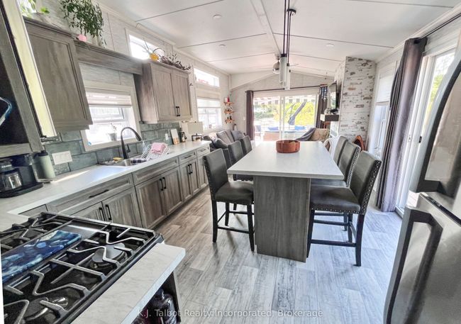 100 N Harbour Rd W, Home with 2 bedrooms, 1 bathrooms and 1 parking in Goderich ON | Image 15