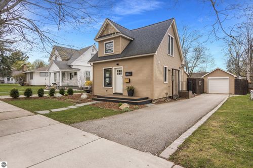 1020 Randolph St, Traverse City, MI, 49684-2121 | Card Image