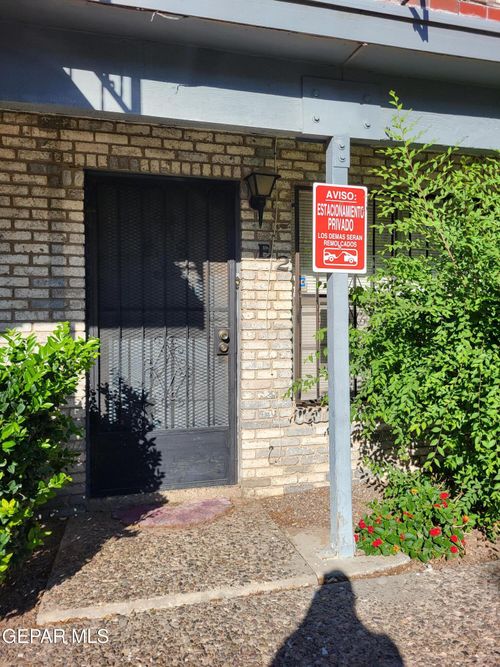 6700 Escondido Dr, El Paso, TX, 79912-3166 | Card Image