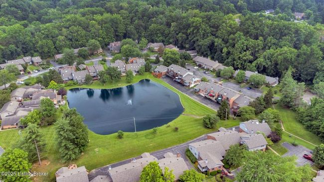 5503 Forest Lake Dr, Condo with 2 bedrooms, 3 bathrooms and null parking in Prospect KY | Image 48