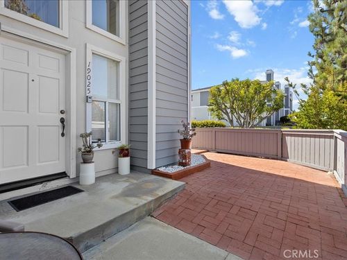 19025 Windridge Ln, Huntington Beach, CA, 92646-2435 | Card Image