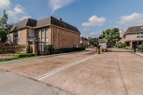 apt-209-2224 S Piney Point Rd, Houston, TX, 77063-1416 | Card Image
