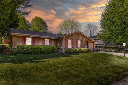 2204 Hunting Ridge Road, Waukesha, WI, 53188 | Card Image