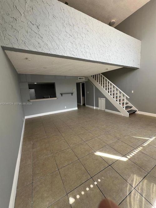 k204-18051 Nw 68th Ave, Hialeah, FL, 33015-3902 | Card Image