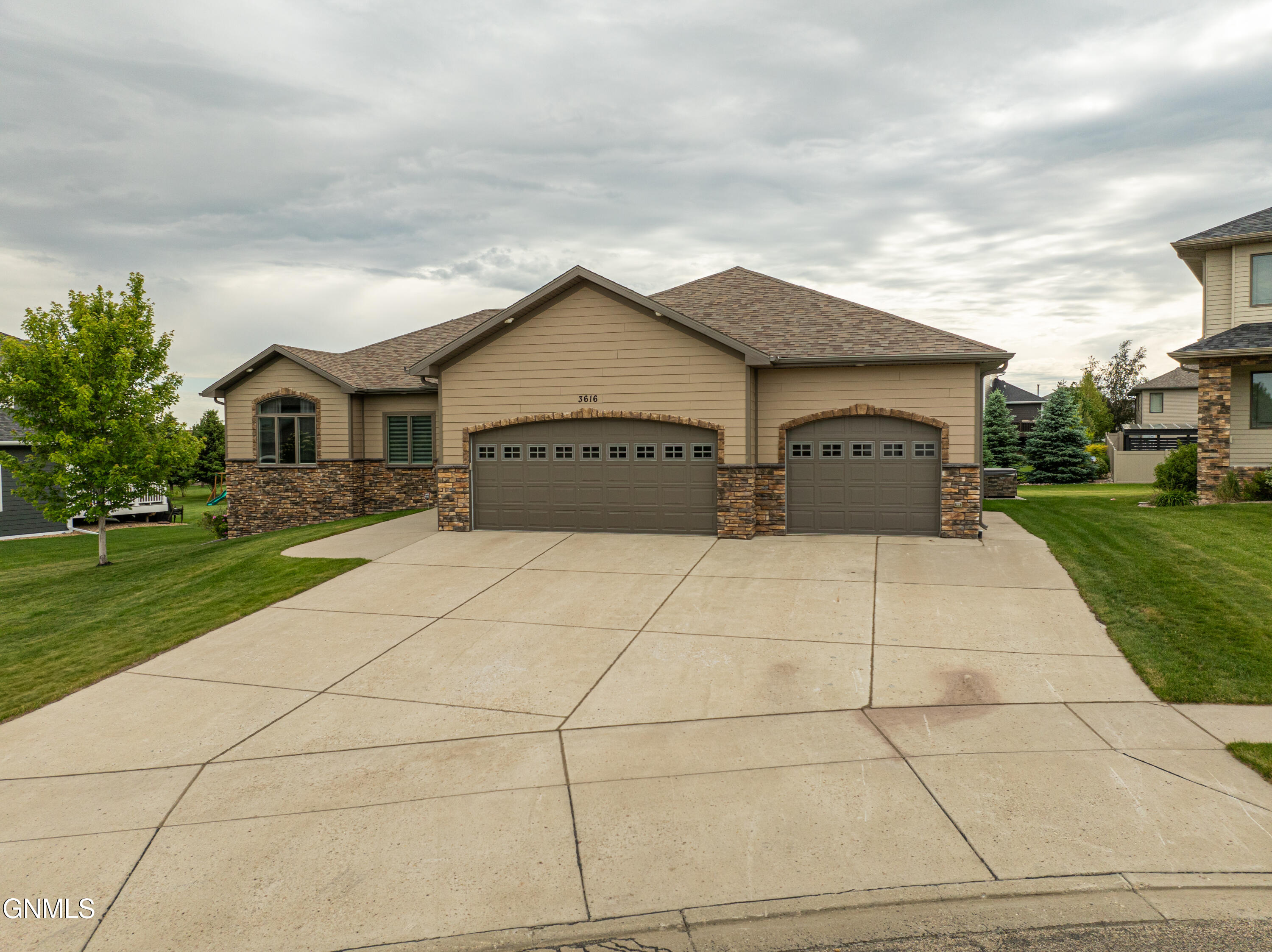 Chisholm Pl, Bismarck, ND 58503