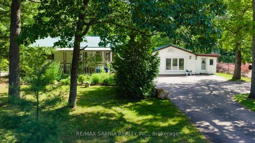 10148 Port Franks Estate Dr, Port Franks, ON, N0M2L0 | Card Image