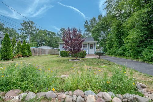 42 E 2nd St, Howell, NJ, 07731-8586 | Card Image
