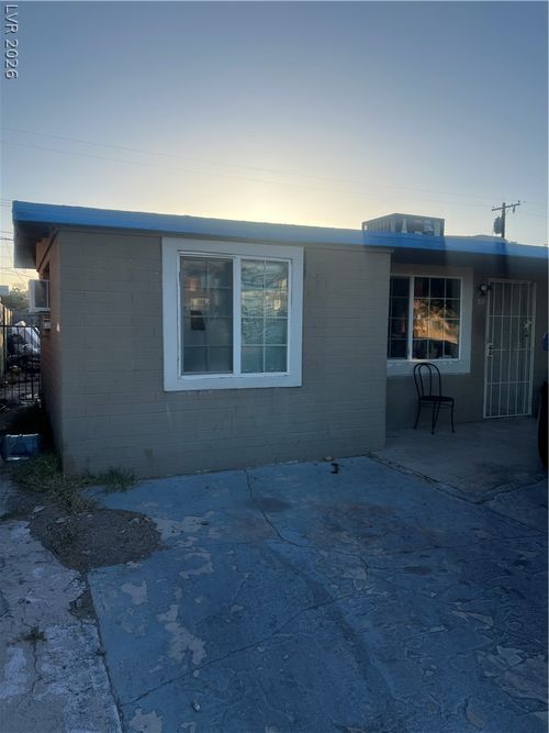 321 N Yale St, Las Vegas, NV, 89107-1933 | Card Image