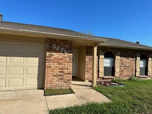 5225 Norris Dr, The Colony, TX, 75056-2158 | Card Image