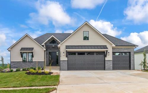 2608 Ne Amanda Ln, Blue Springs, MO, 64029-7855 | Card Image